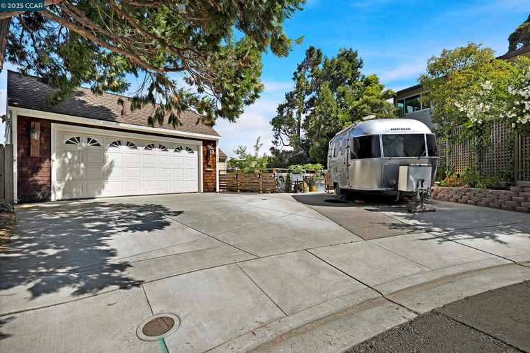 Photo of 112 Inverness Ct Benicia, CA 94510