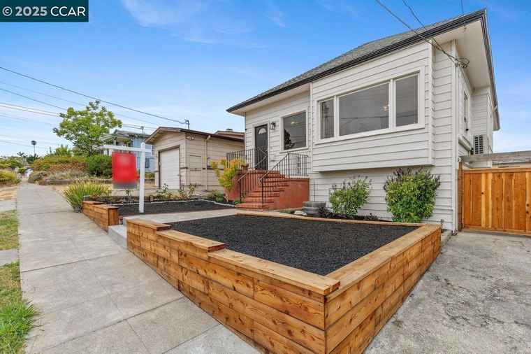 Photo of 6105 Orchard Ave Richmond, CA 94804