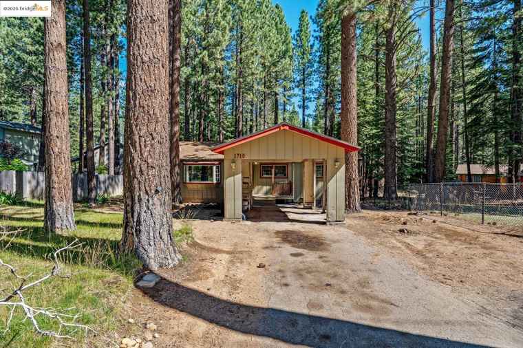 Photo of 1710 Nadowa St South Lake Tahoe, CA 96150