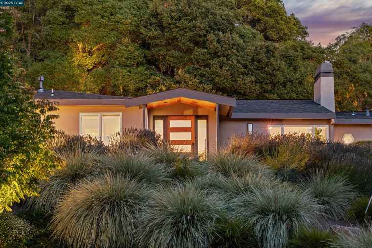Photo of 10 Ichabod Ln Orinda, CA 94563