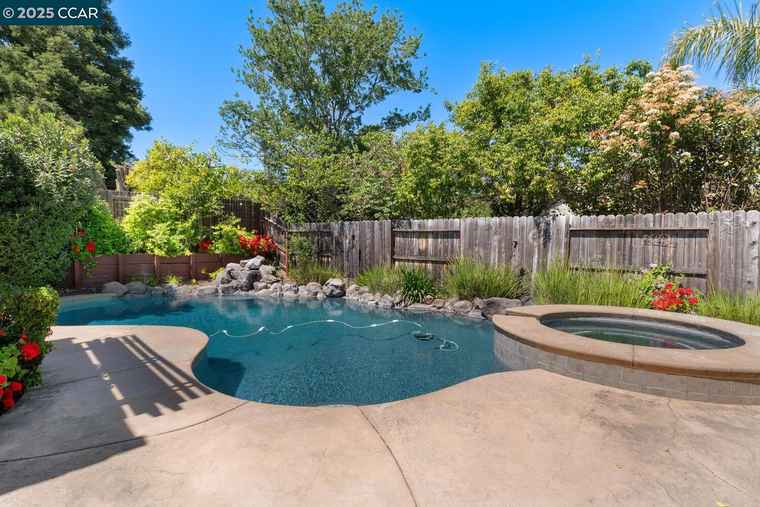 Photo of 313 Willowwood Ct Vacaville, CA 95688