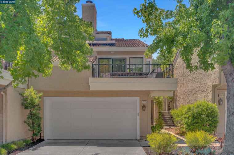 Photo of 2105 Lost Lake Pl Martinez, CA 94553