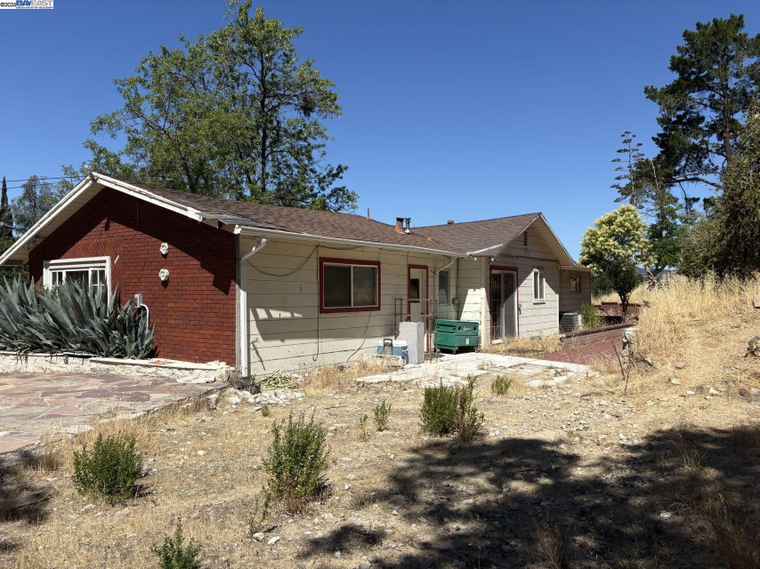 Photo of 82 El Camino Corto Walnut Creek, CA 94596
