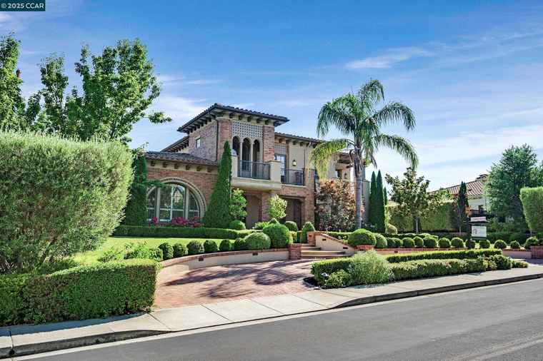 Photo of 123 Alamo Springs Dr Alamo, CA 94507