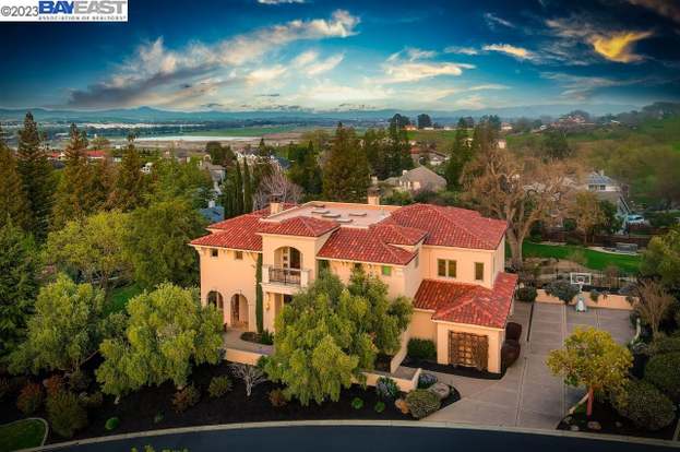 $60 Million California Mansion & Vineyard Auction!