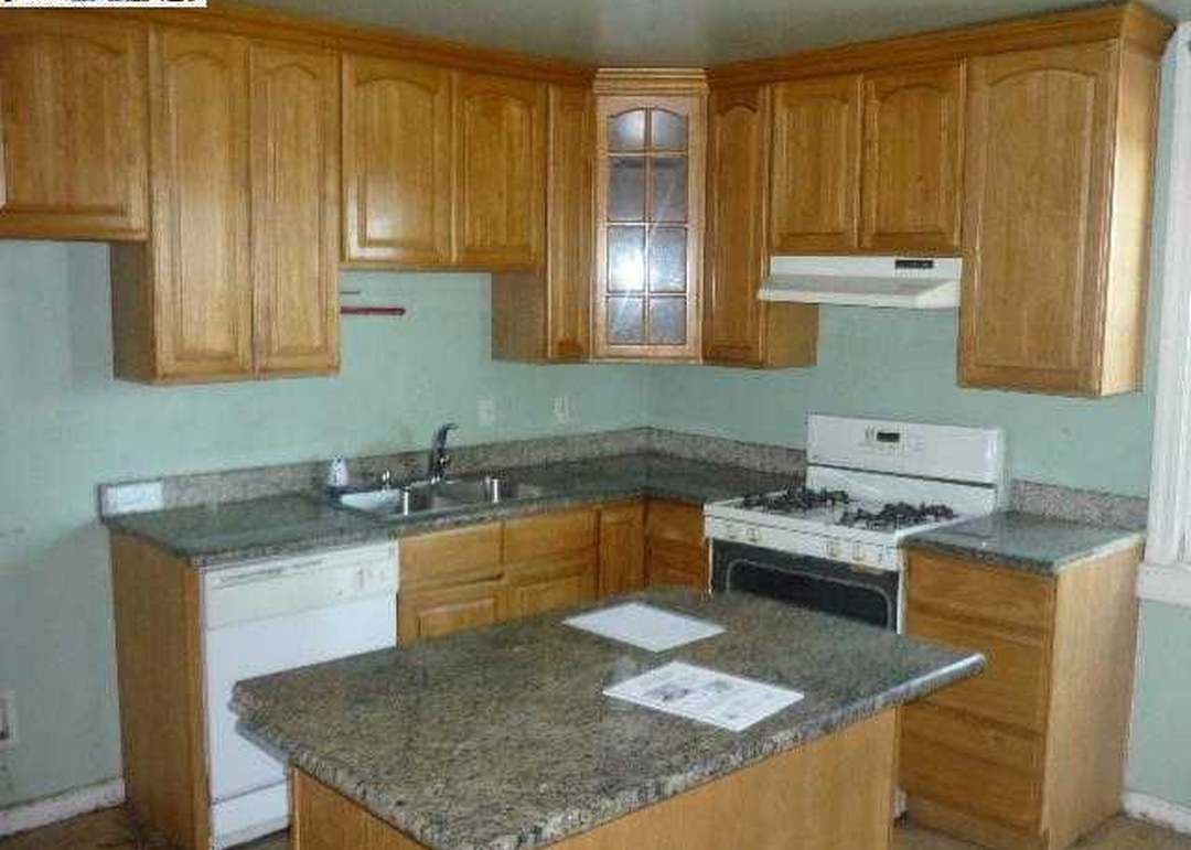 2278 E 17th St, Oakland, CA 94606