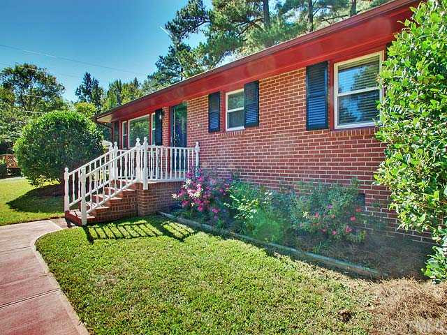 10 Circle Dr, Chapel Hill, NC 27516