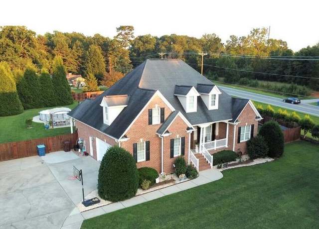 Property at 3098 Creek Point Rd, Graham, NC 27253, 3 beds, 2 baths