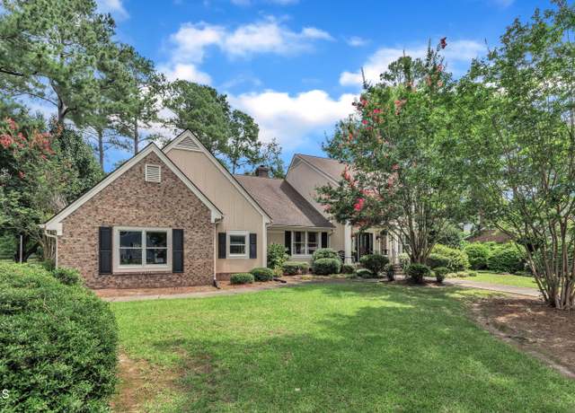 Property at 214 W Stevens St, Smithfield, NC 27577, 5 beds, 4 baths