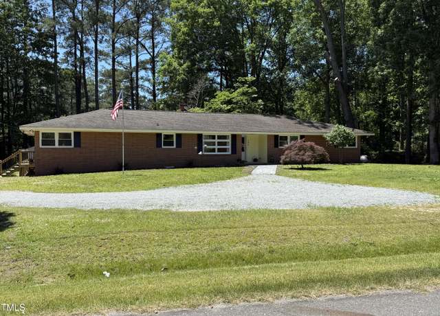 Property at 106 N Lakeside Dr, Smithfield, NC 27577, 3 beds, 3 baths