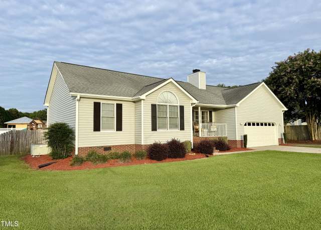 Property at 102 Elliot Pl, Pikeville, NC 27863, 3 beds, 2 baths
