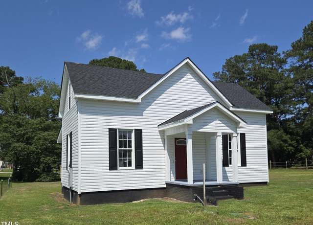 Property at 305 E Harnett St, Benson, NC 27504, 3 beds, 3 baths