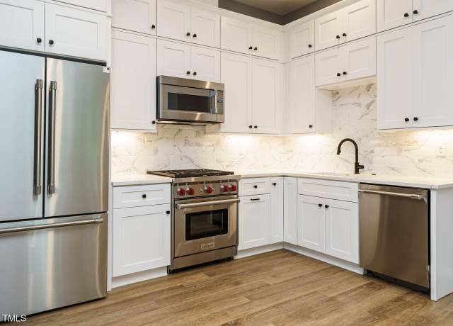 Property at 1525 Havenmont Ct, Raleigh, NC 27608, 3 beds, 2.5 baths