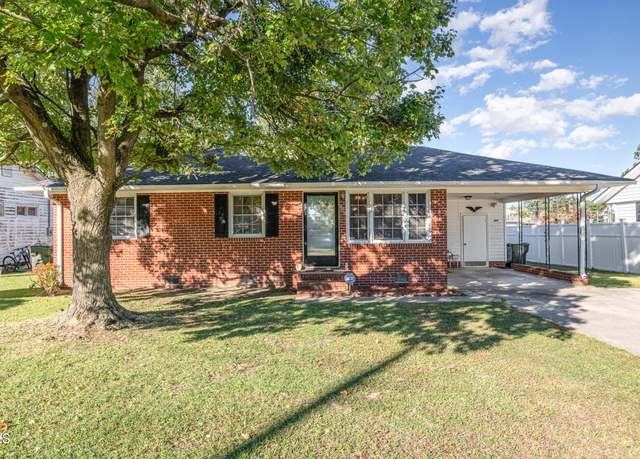 Property at 803 Holloman St, Mount Olive, NC 28365, 3 beds, 2 baths