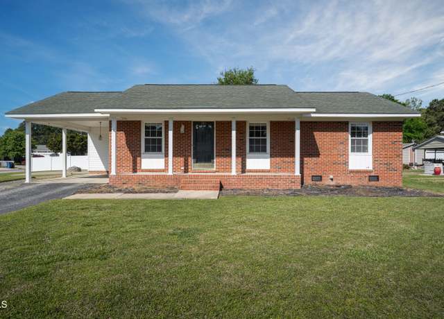 Property at 101 Pine St, Dunn, NC 28334, 3 beds, 1.5 baths