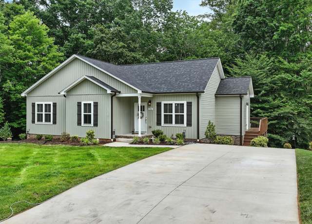Property at 1206 Deerfield Dr, Reidsville, NC 27320, 3 beds, 2 baths