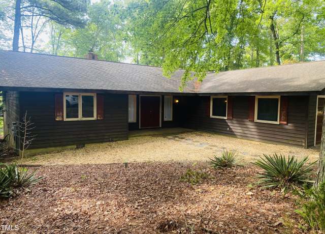 Property at 1812 Crepe Myrtle Dr, Sanford, NC 27330, 3 beds, 2 baths