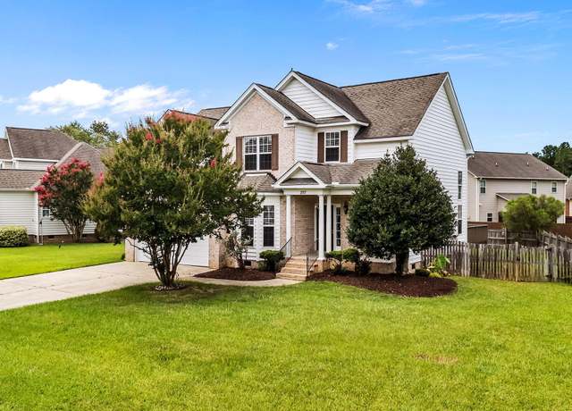 Property at 297 Bayhill Dr, Smithfield, NC 27577, 3 beds, 2.5 baths