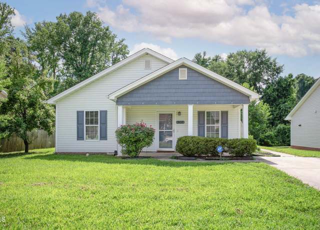 Property at 902 Pine St, Greensboro, NC 27401, 6 beds, 2 baths
