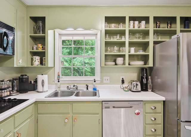 Property at 3232 Huntleigh Dr, Raleigh, NC 27604, 3 beds, 2.5 baths
