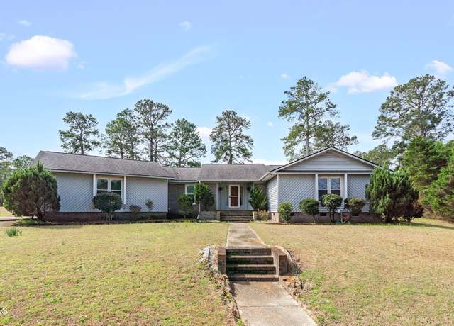 Property at 5350 Clubhouse Ln, Hope Mills, NC 28348, 3 beds, 2.5 baths