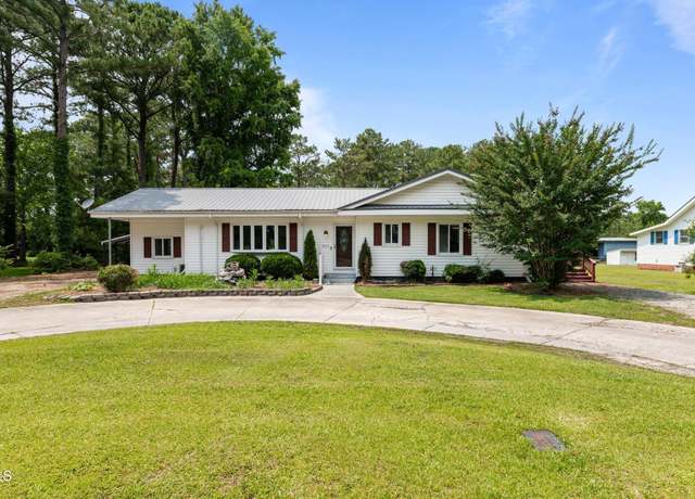 Property at 221 Blueberry Ln, New Bern, NC 28560, 3 beds, 2.5 baths