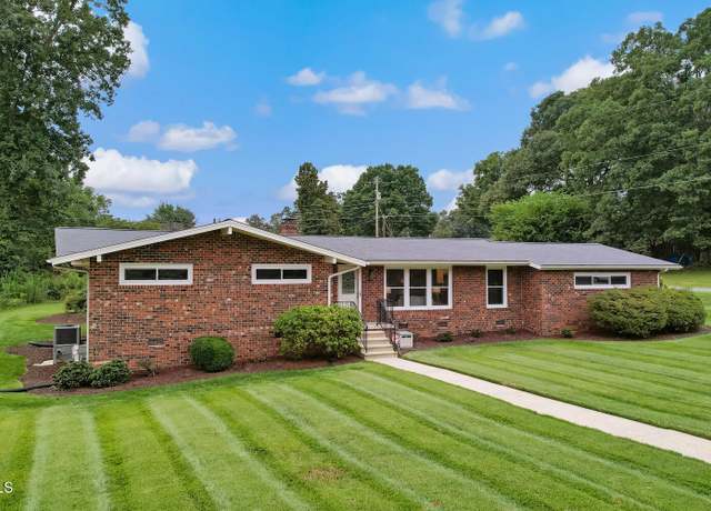 Property at 1242 Dogwood St, Burlington, NC 27217, 3 beds, 2 baths