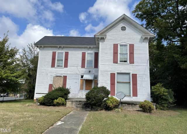 Property at 414 E Morehead St, Burlington, NC 27215, 5 beds, 2 baths