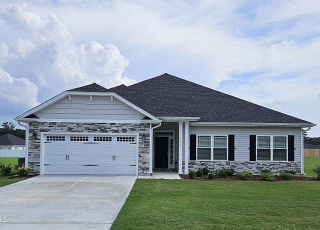 Property at 40 Northwood Dr, Fuquay Varina, NC 27526, 4 beds, 3 baths