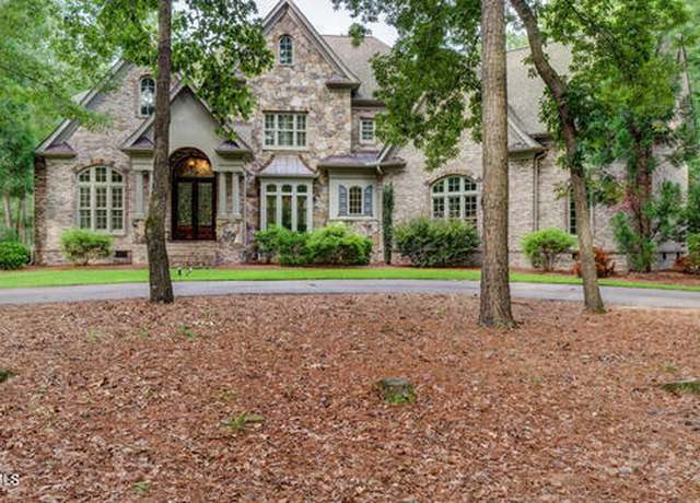 Property at 710 Lake Shore Dr, Goldsboro, NC 27534, 4 beds, 4.5 baths