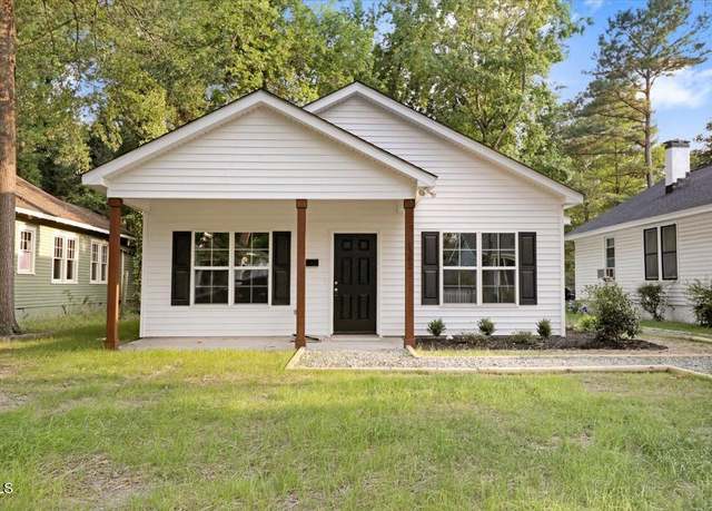 Property at 4247 Knollwood Dr, Fayetteville, NC 28304, 3 beds, 2 baths