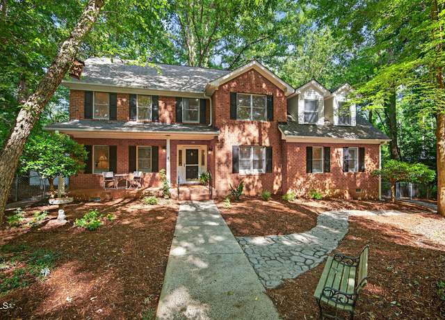 Property at 130 Windsor Cir, Chapel Hill, NC 27516, 4 beds, 3.5 baths