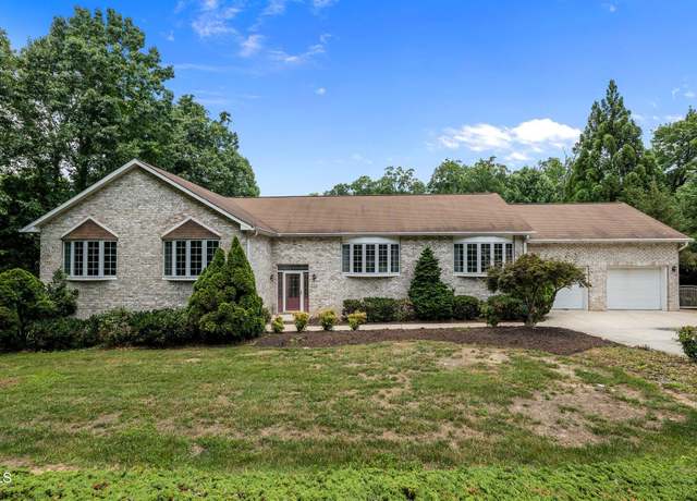 Property at 5004 Shadygrove Ln, Greensboro, NC 27407, 3 beds, 3 baths