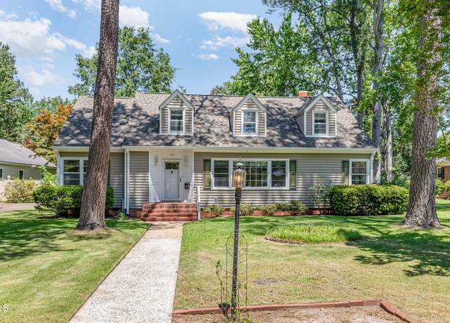 Property at 103 E Meadowbrook Dr, Smithfield, NC 27577, 4 beds, 2 baths