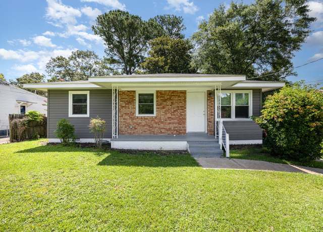 Property at 925 Rochester Dr, Fayetteville, NC 28305, 3 beds, 1 bath