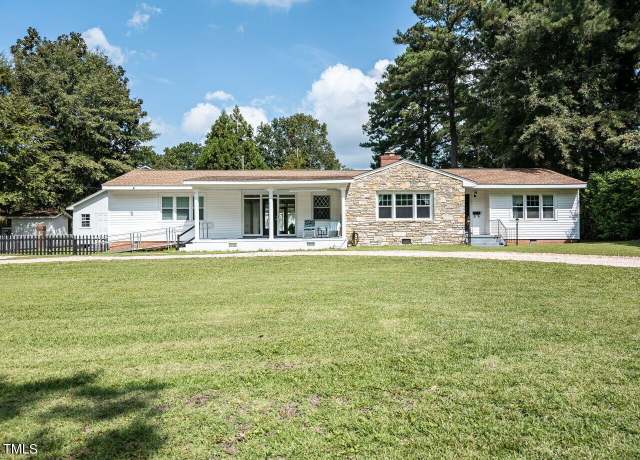Property at 110 W Parker St, Smithfield, NC 27577, 3 beds, 2 baths