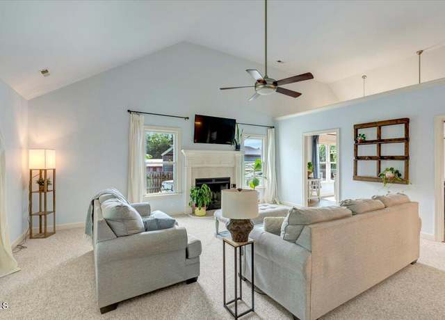 Property at 105 W Franklin St, Youngsville, NC 27596, 3 beds, 2 baths