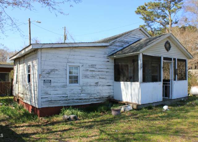 Property at 2984 Ashe Ave, Dunn, NC 28334, 2 beds, 1 bath