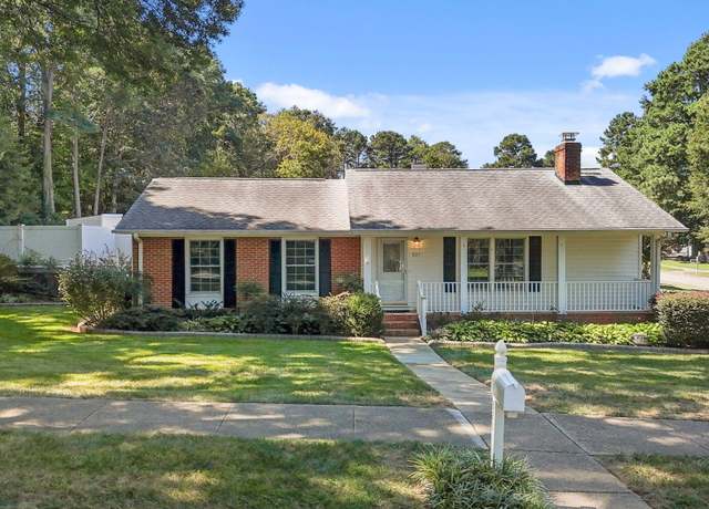 Property at 821 Northclift Dr, Raleigh, NC 27609, 3 beds, 1.5 baths