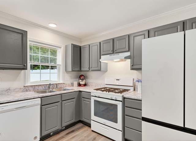 Property at 128 Crossfire Rd, Holly Springs, NC 27540, 3 beds, 2 baths