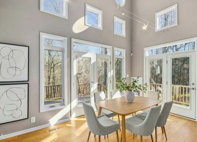 Property at 811 Oxbow Crossing Rd, Chapel Hill, NC 27516, 5 beds, 3.5 baths
