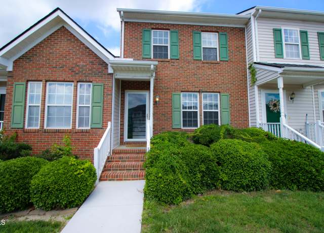 Property at 1806 Stroll Cir, Fuquay Varina, NC 27526, 2 beds, 2.5 baths