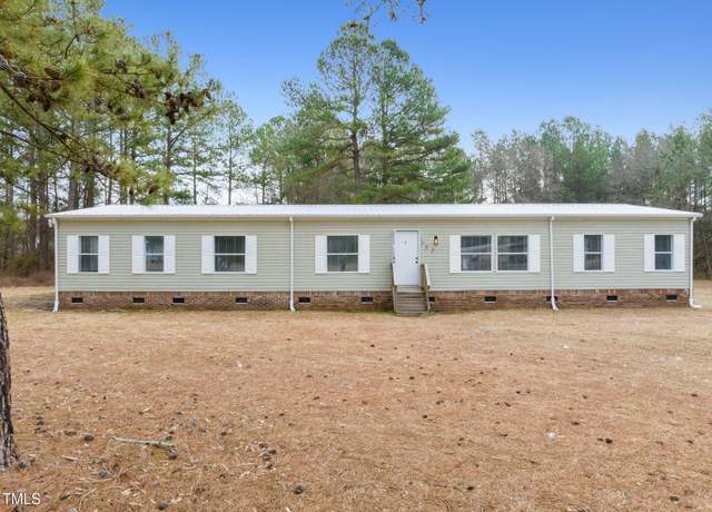 Property at 752 Dundee Cir, Raeford, NC 28376, 4 beds, 2 baths