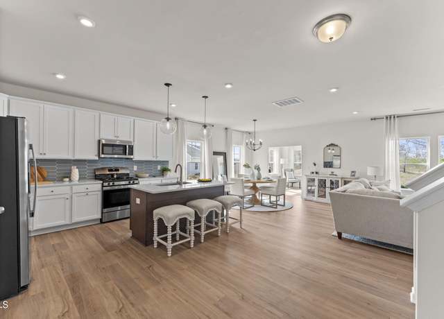 Property at 315 Enfield Dr, Carthage, NC 28327, 5 beds, 4 baths
