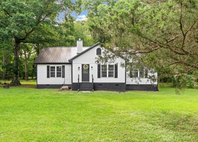 Property at 2809 Titleist Dr, Hillsborough, NC 27278, 3 beds, 2 baths