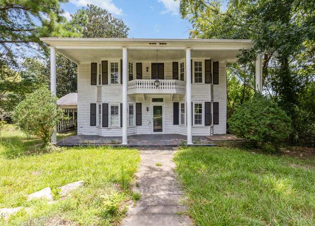 Property at 421 Grisby Avenue Ave, Holly Springs, NC 27540, 2 beds, 1.5 baths