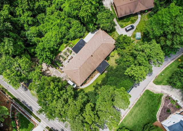 Property at 5301 Thayer Dr, Raleigh, NC 27612, 4 beds, 3 baths
