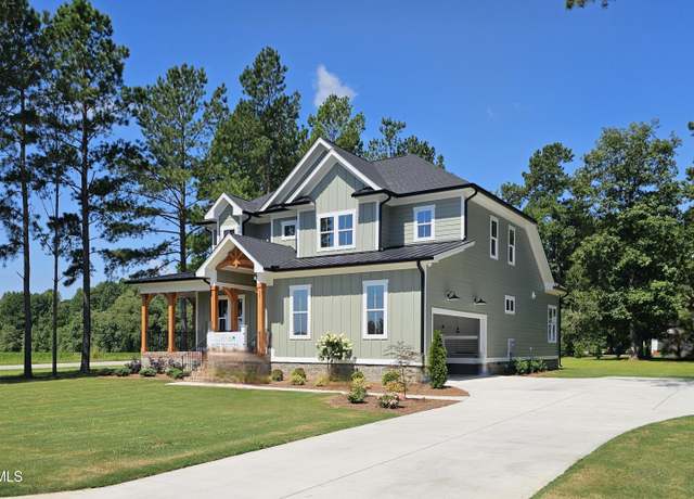 Property at 15 Independence Dr, Smithfield, NC 27577, 4 beds, 3.5 baths