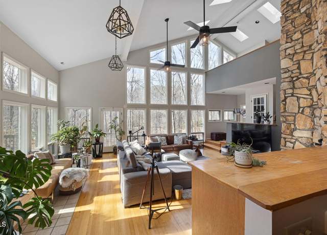 Property at 7917 Holly Springs Rd, Raleigh, NC 27606, 4 beds, 3.5 baths