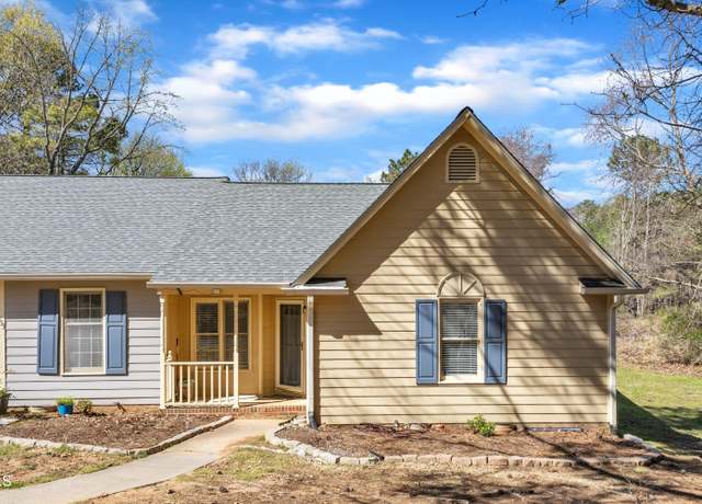 Property at 135 Boldleaf Ct, Cary, NC 27513, 2 beds, 2 baths